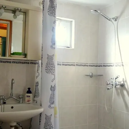 Nadia's House 1 * אפאנטו