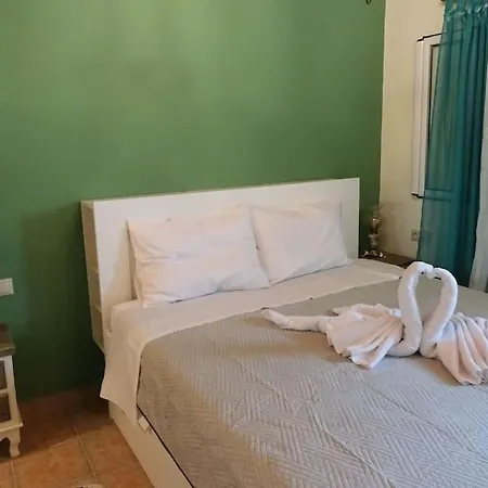 Nadia's House 1 * אפאנטו